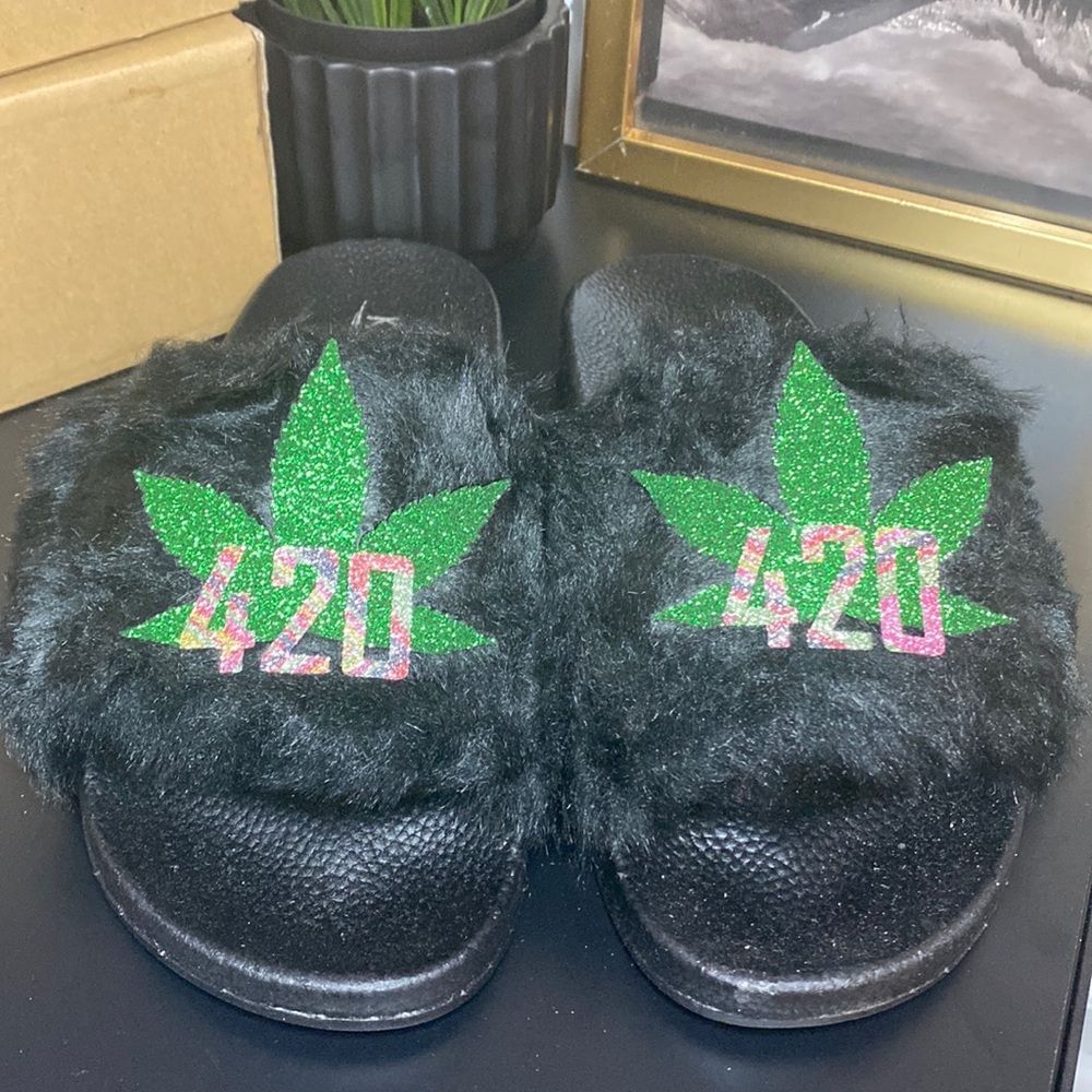 Black 420 Slides
